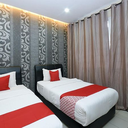 Oyo 89301 Ys Inn Мири Экстерьер фото