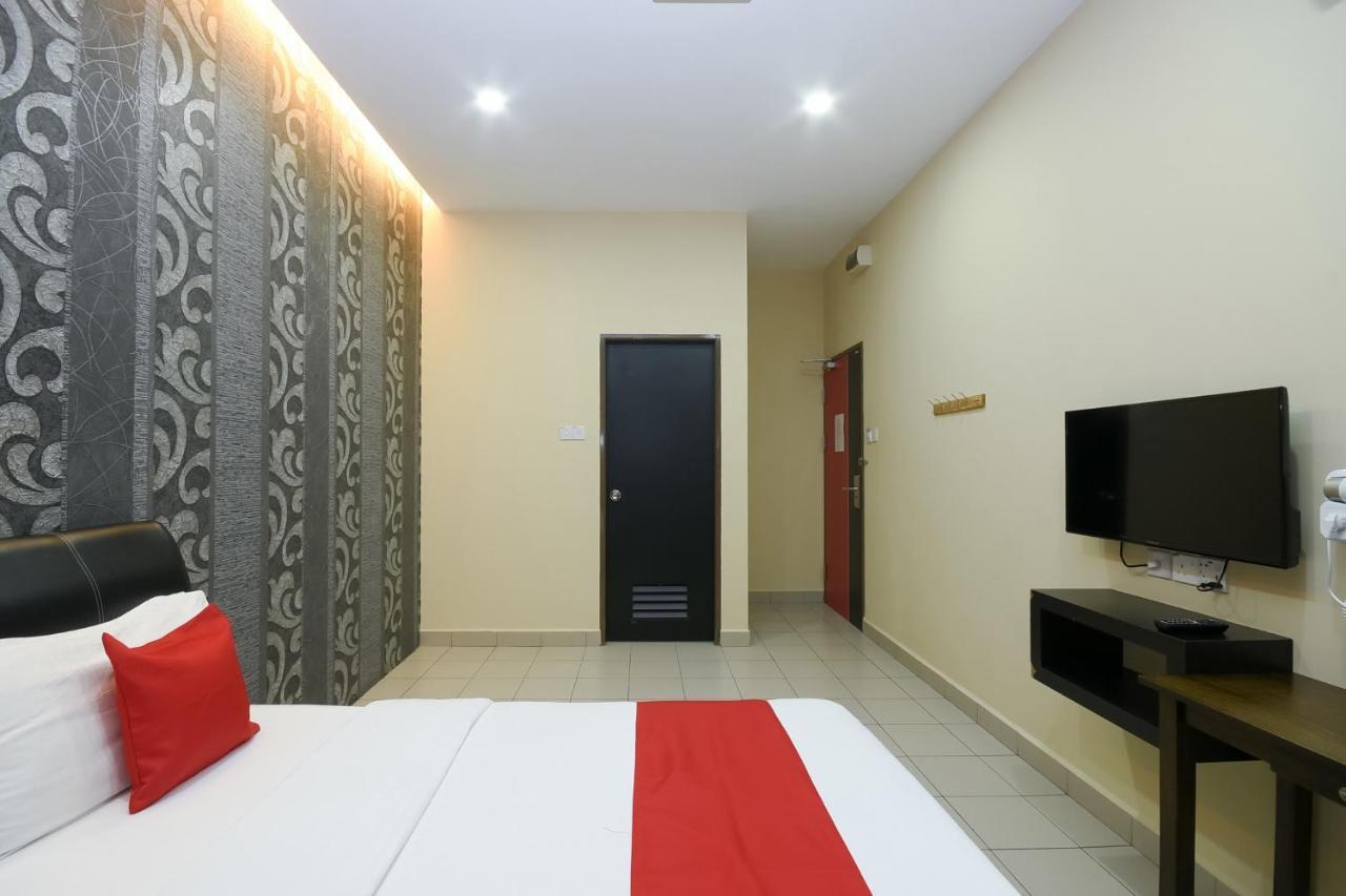 Oyo 89301 Ys Inn Мири Экстерьер фото