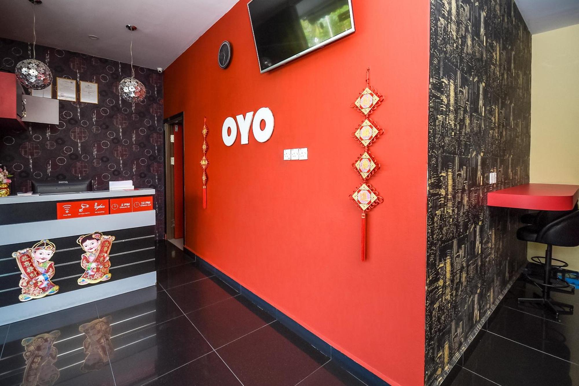 Oyo 89301 Ys Inn Мири Экстерьер фото