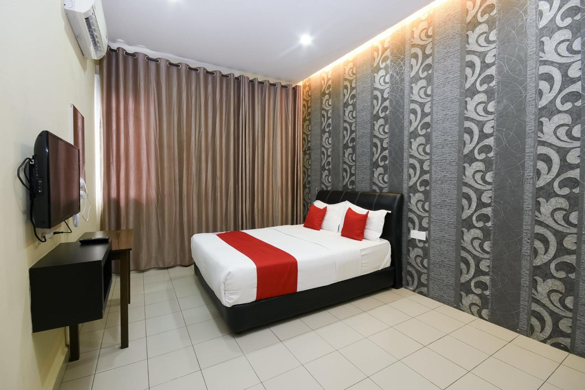 Oyo 89301 Ys Inn Мири Экстерьер фото