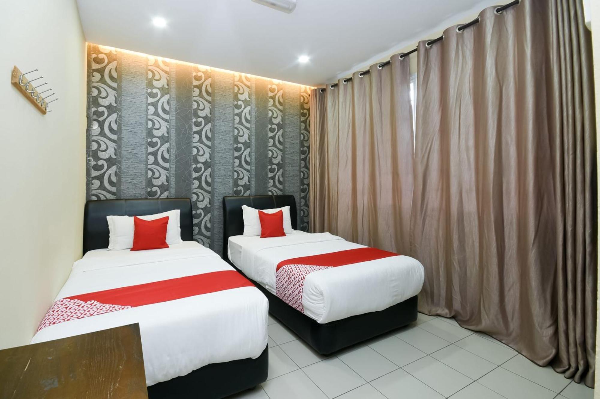 Oyo 89301 Ys Inn Мири Экстерьер фото