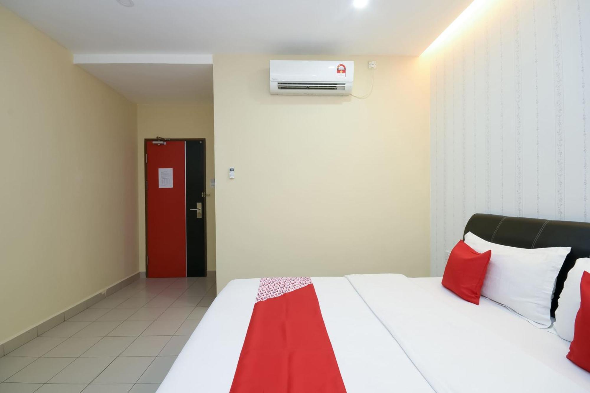 Oyo 89301 Ys Inn Мири Экстерьер фото