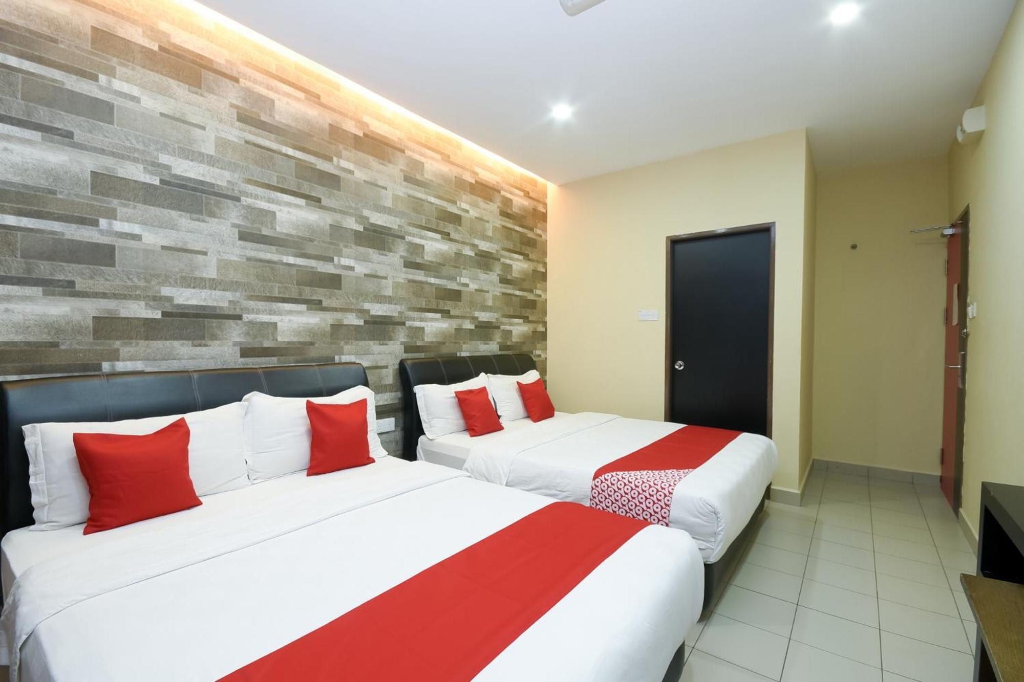 Oyo 89301 Ys Inn Мири Экстерьер фото