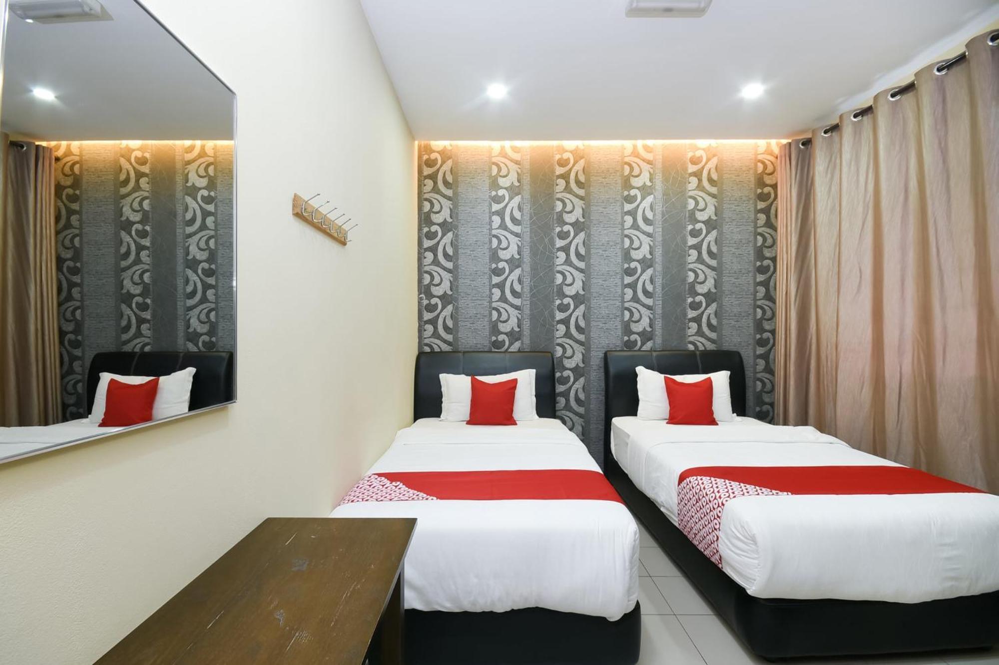 Oyo 89301 Ys Inn Мири Экстерьер фото