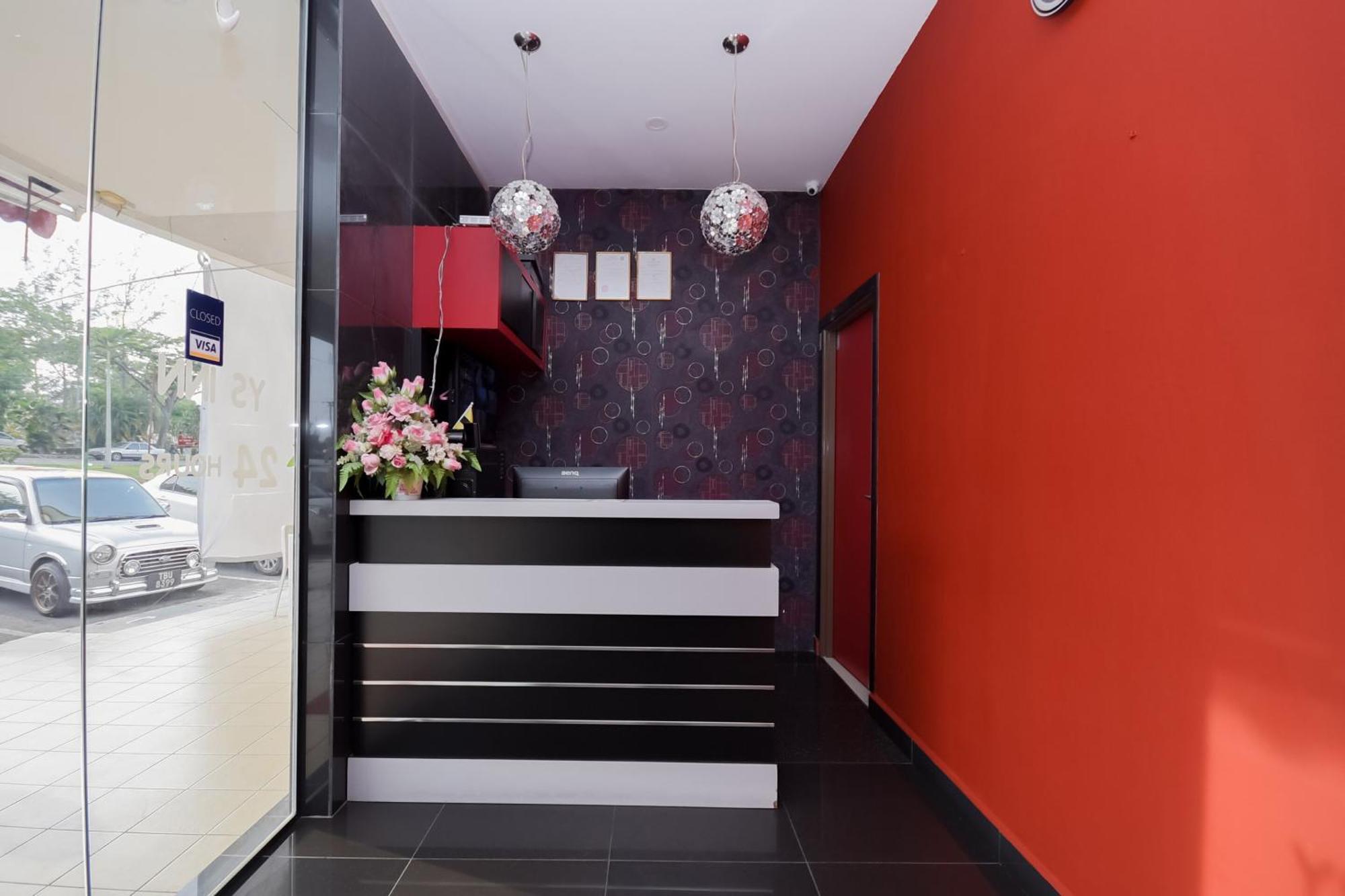 Oyo 89301 Ys Inn Мири Экстерьер фото