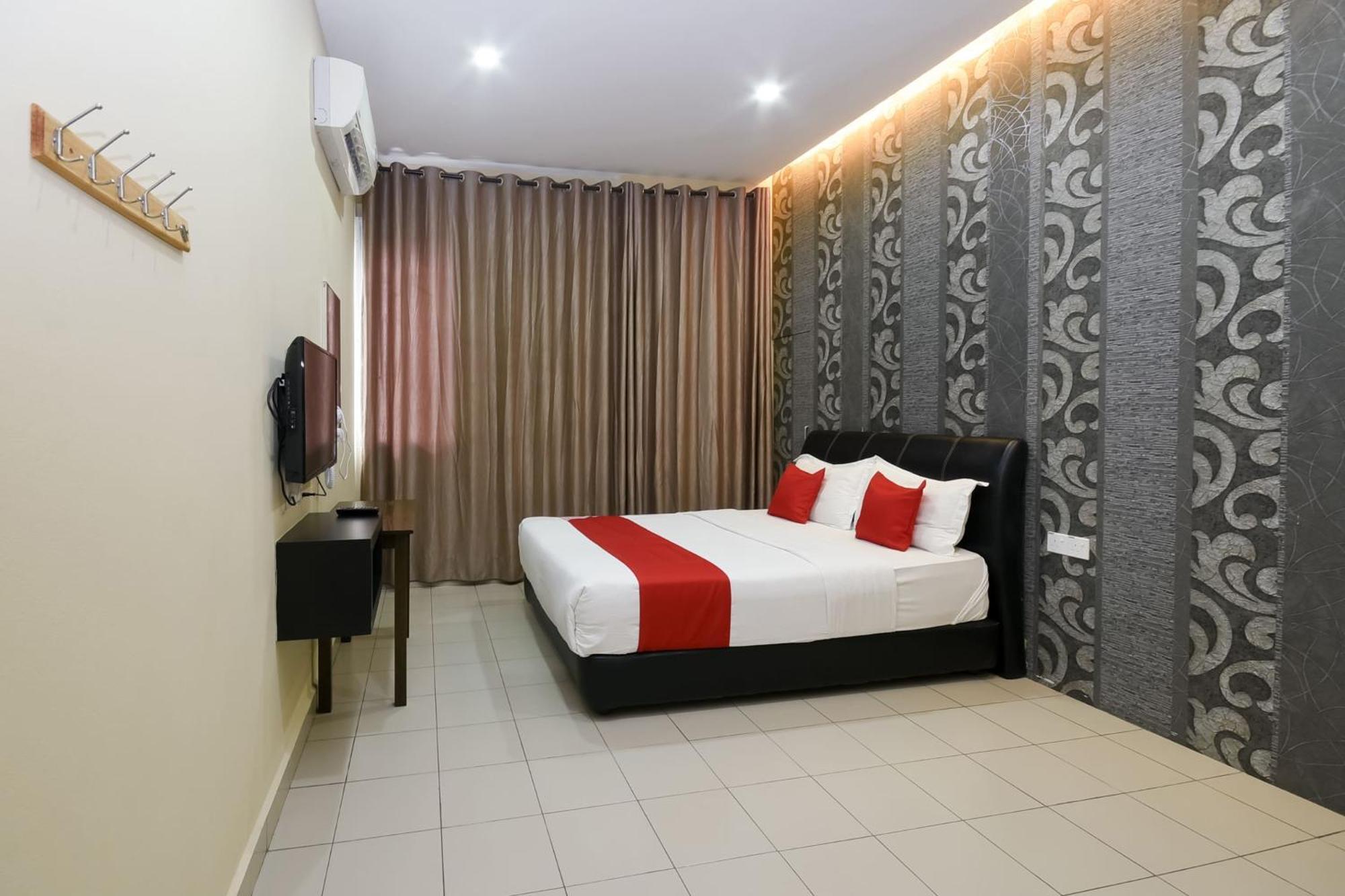 Oyo 89301 Ys Inn Мири Экстерьер фото