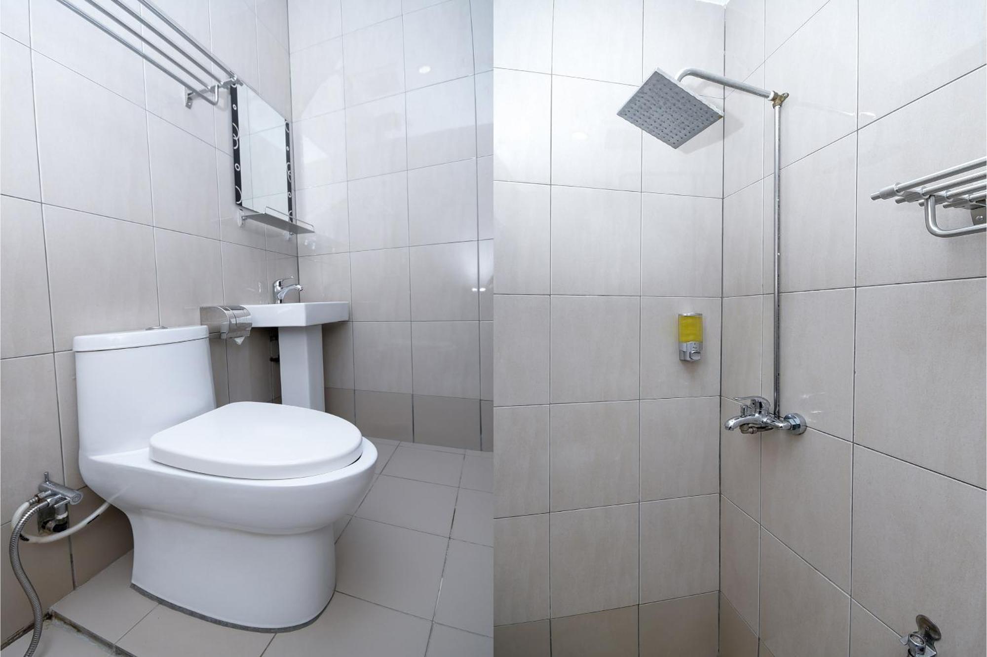 Oyo 89301 Ys Inn Мири Экстерьер фото
