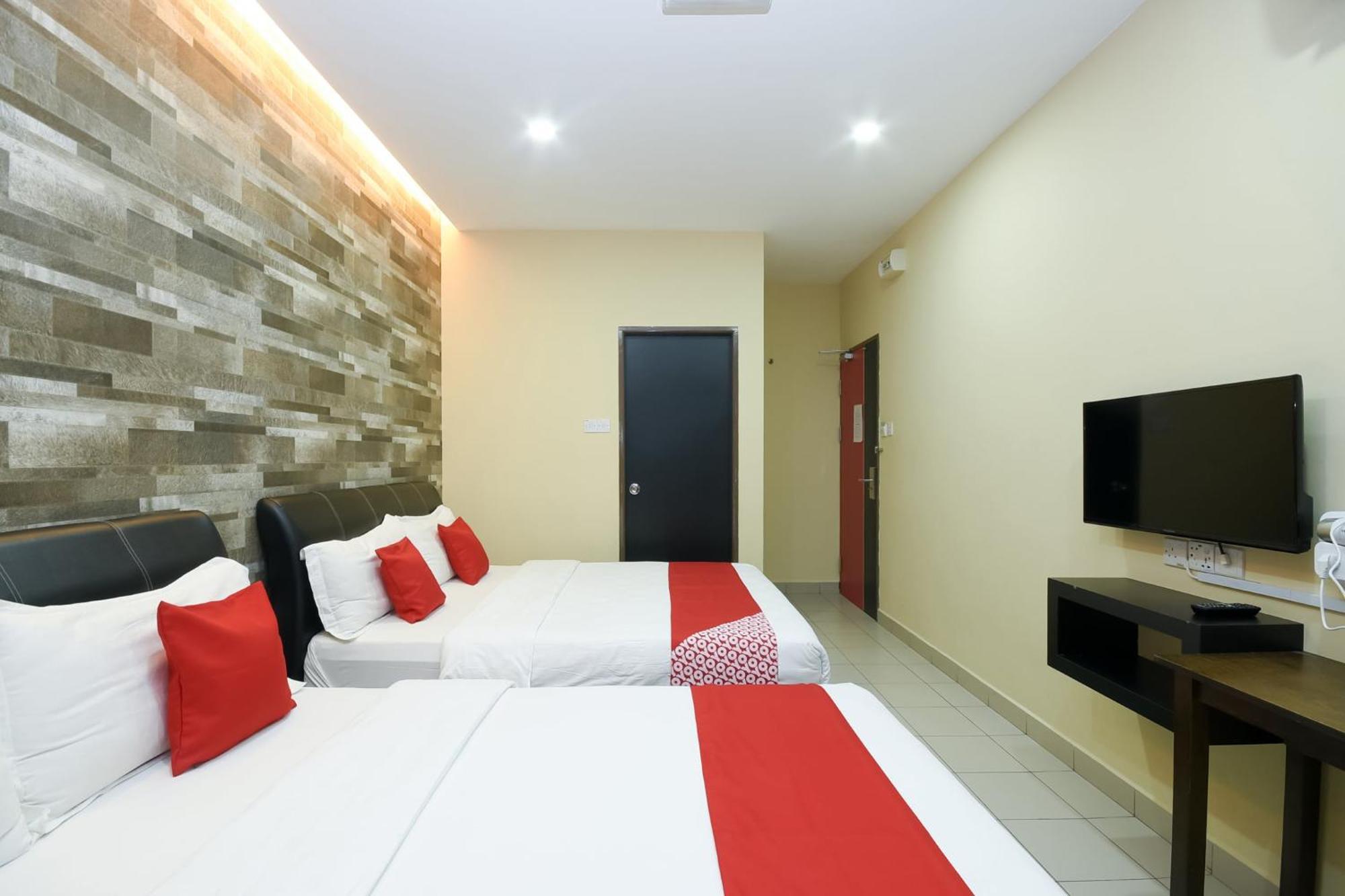 Oyo 89301 Ys Inn Мири Экстерьер фото