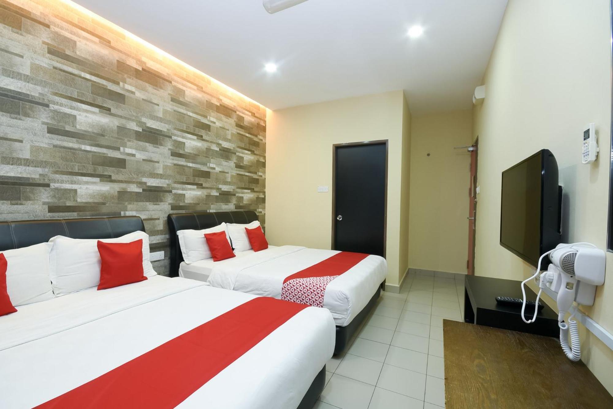 Oyo 89301 Ys Inn Мири Экстерьер фото
