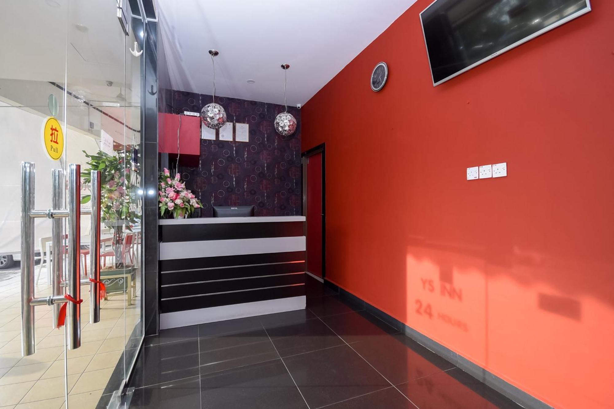 Oyo 89301 Ys Inn Мири Экстерьер фото