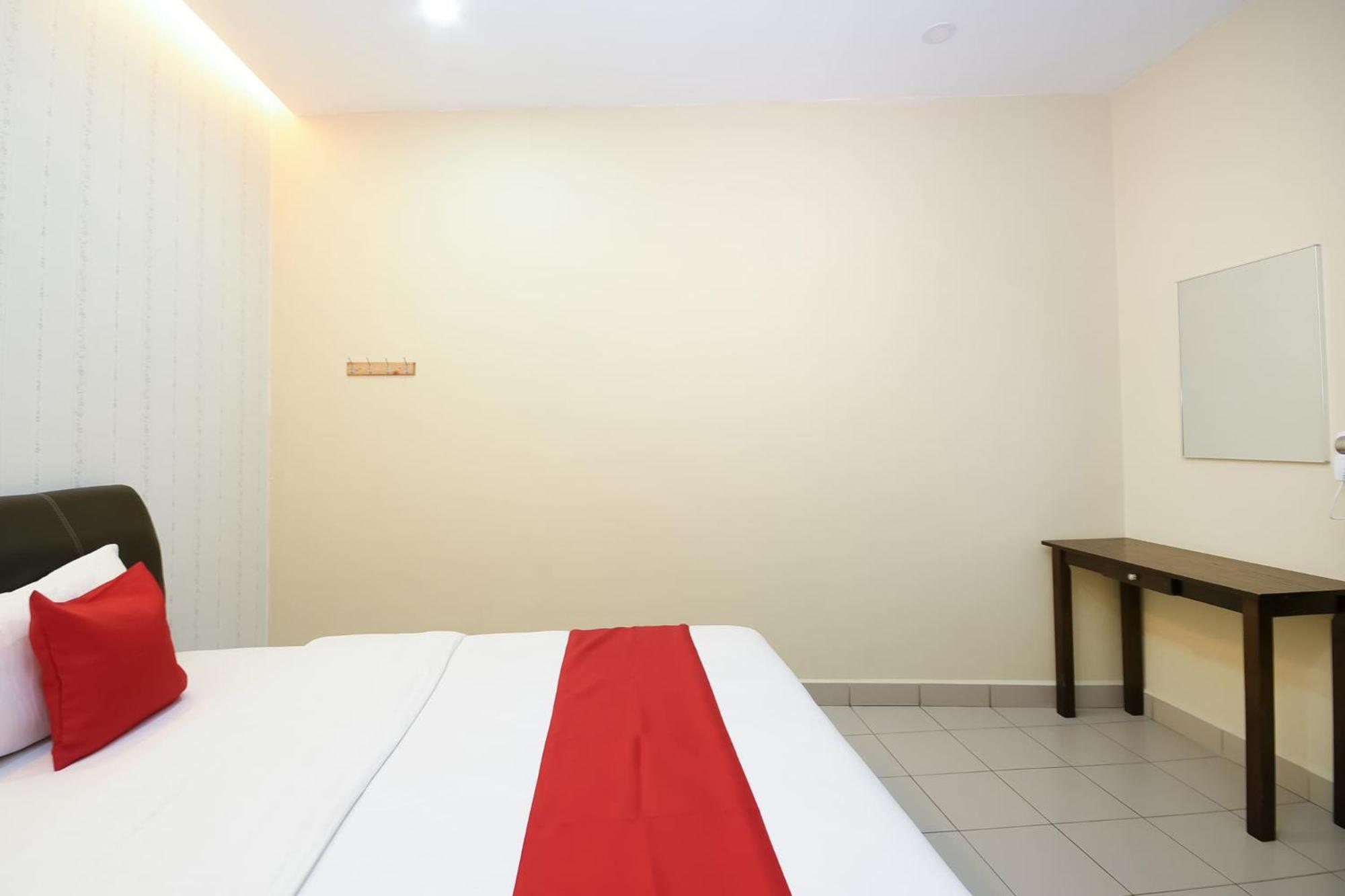Oyo 89301 Ys Inn Мири Экстерьер фото