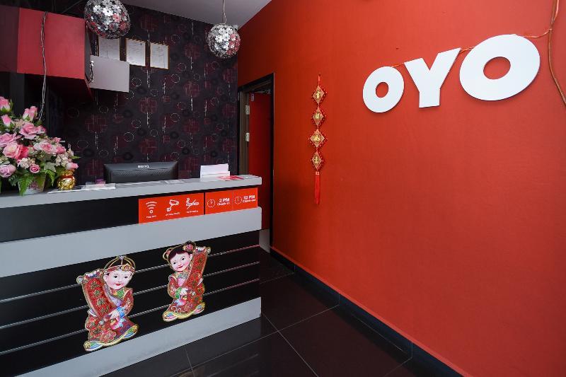 Oyo 89301 Ys Inn Мири Экстерьер фото