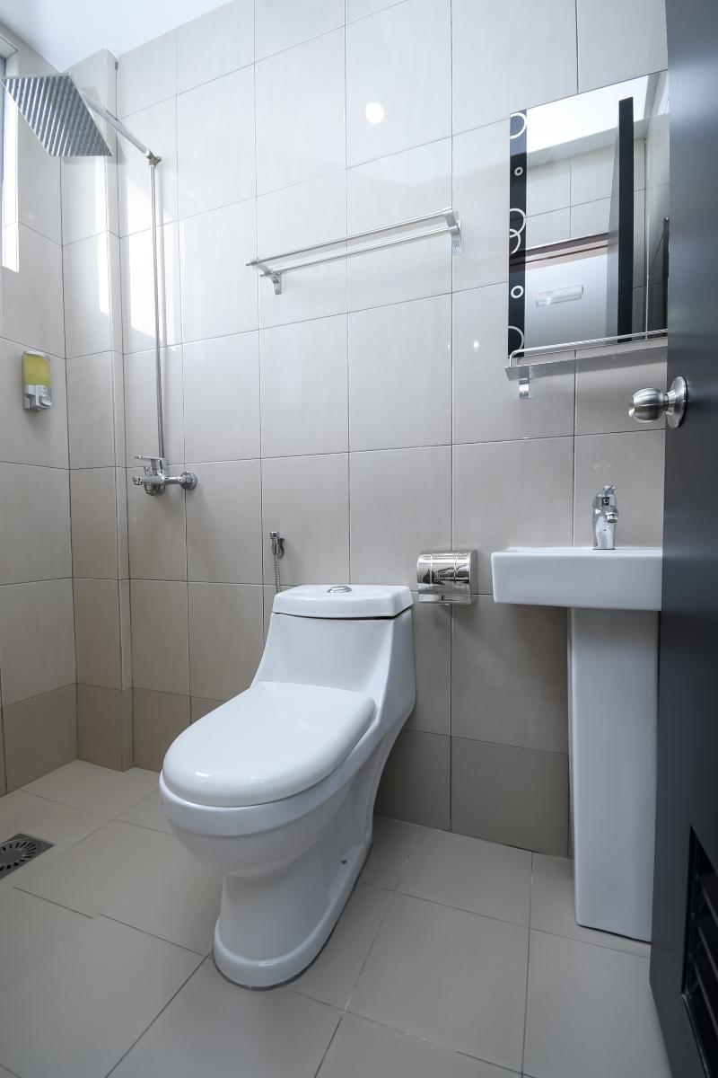 Oyo 89301 Ys Inn Мири Экстерьер фото